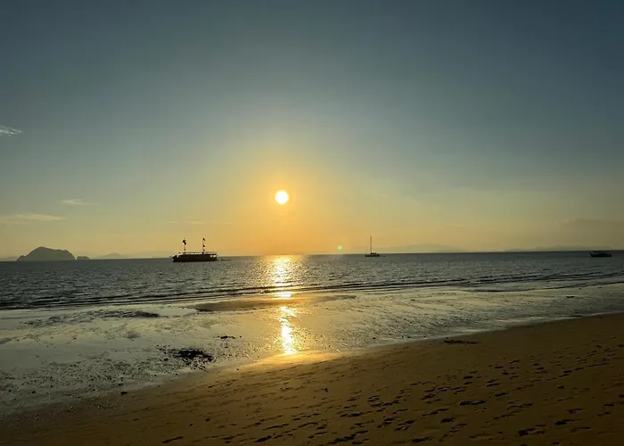 Blue Bay Resort - Access To Pool And Beach-Phuket & Krabi