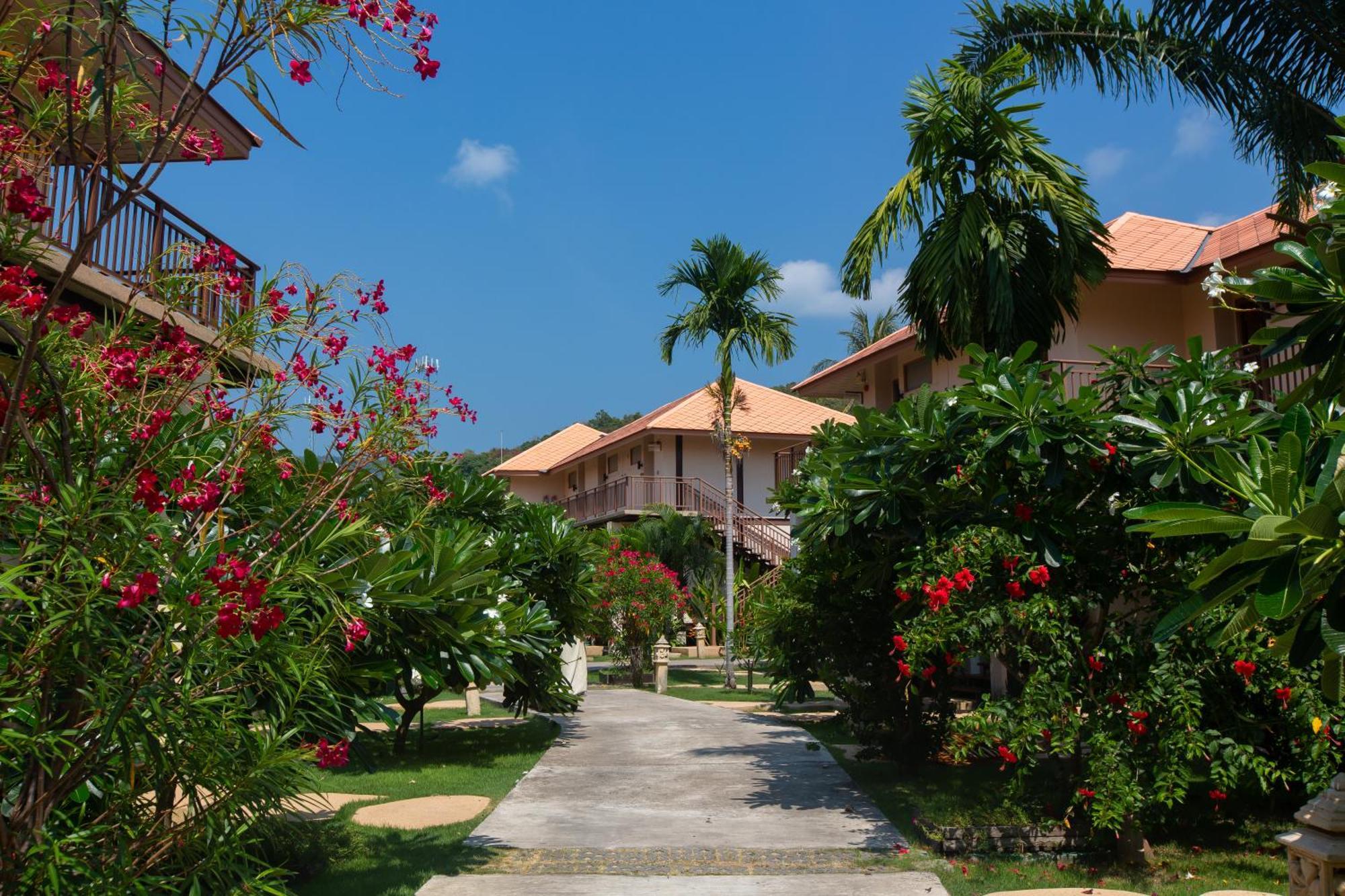 Hotel Blue Bay - Access To Pool And Beach-phuket & Krabi 5*