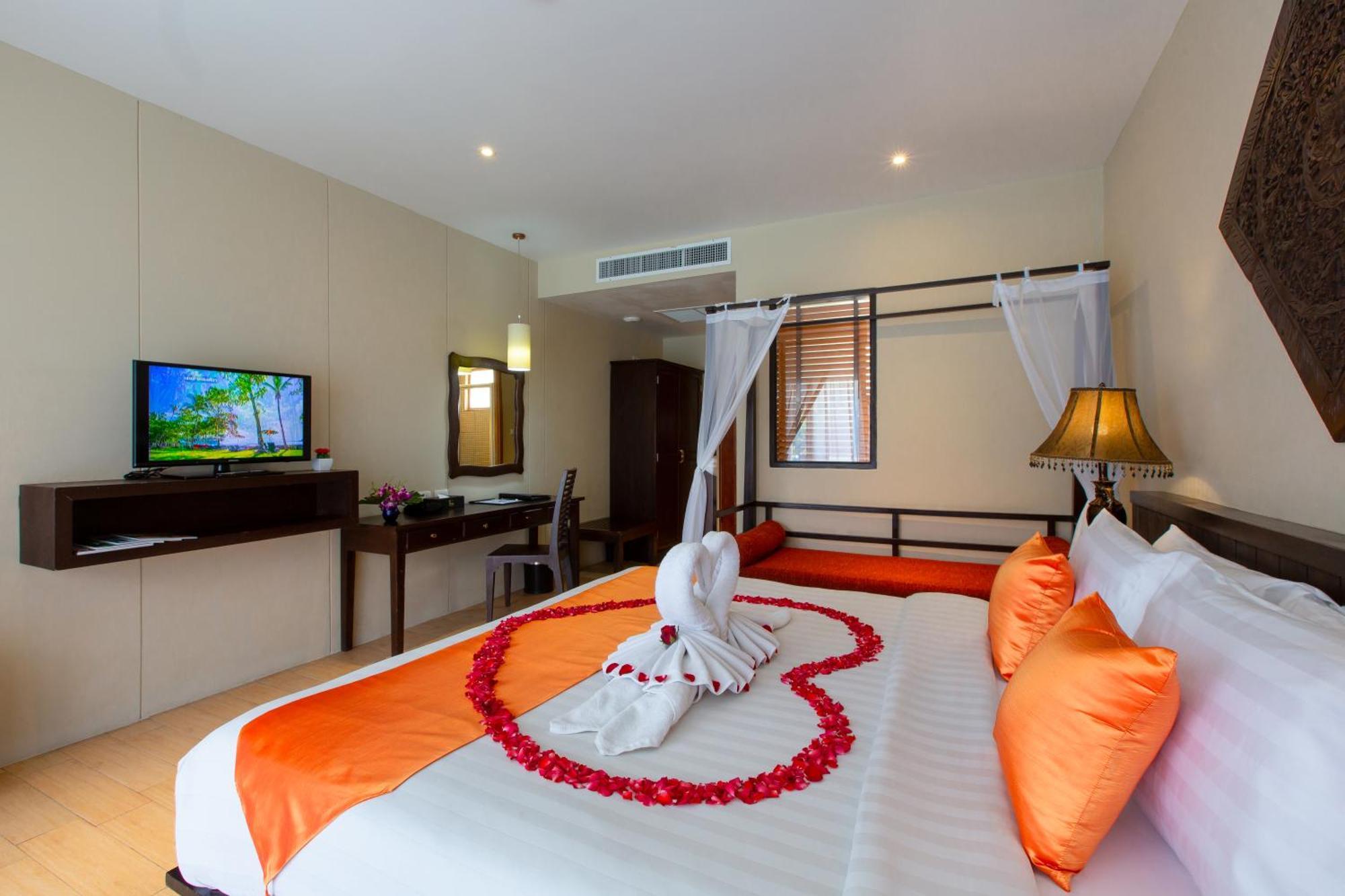 Hotel Blue Bay - Access To Pool And Beach-phuket & Krabi 5*